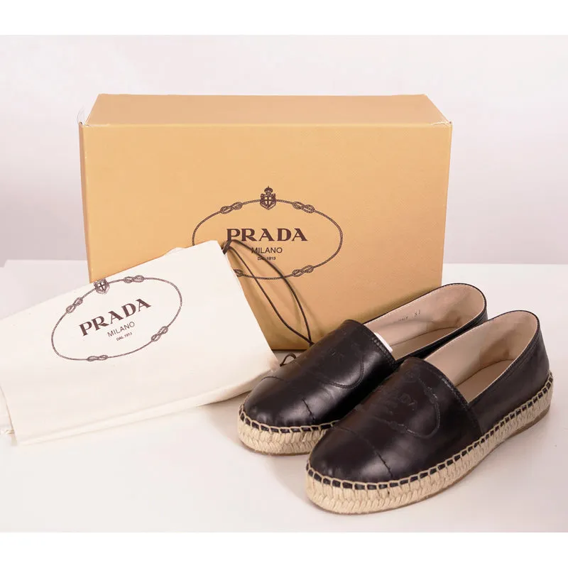 37 NEW $790 PRADA Black Leather EMBOSSED LOGO CREST Summer FLATS ESPADRILLE NIB