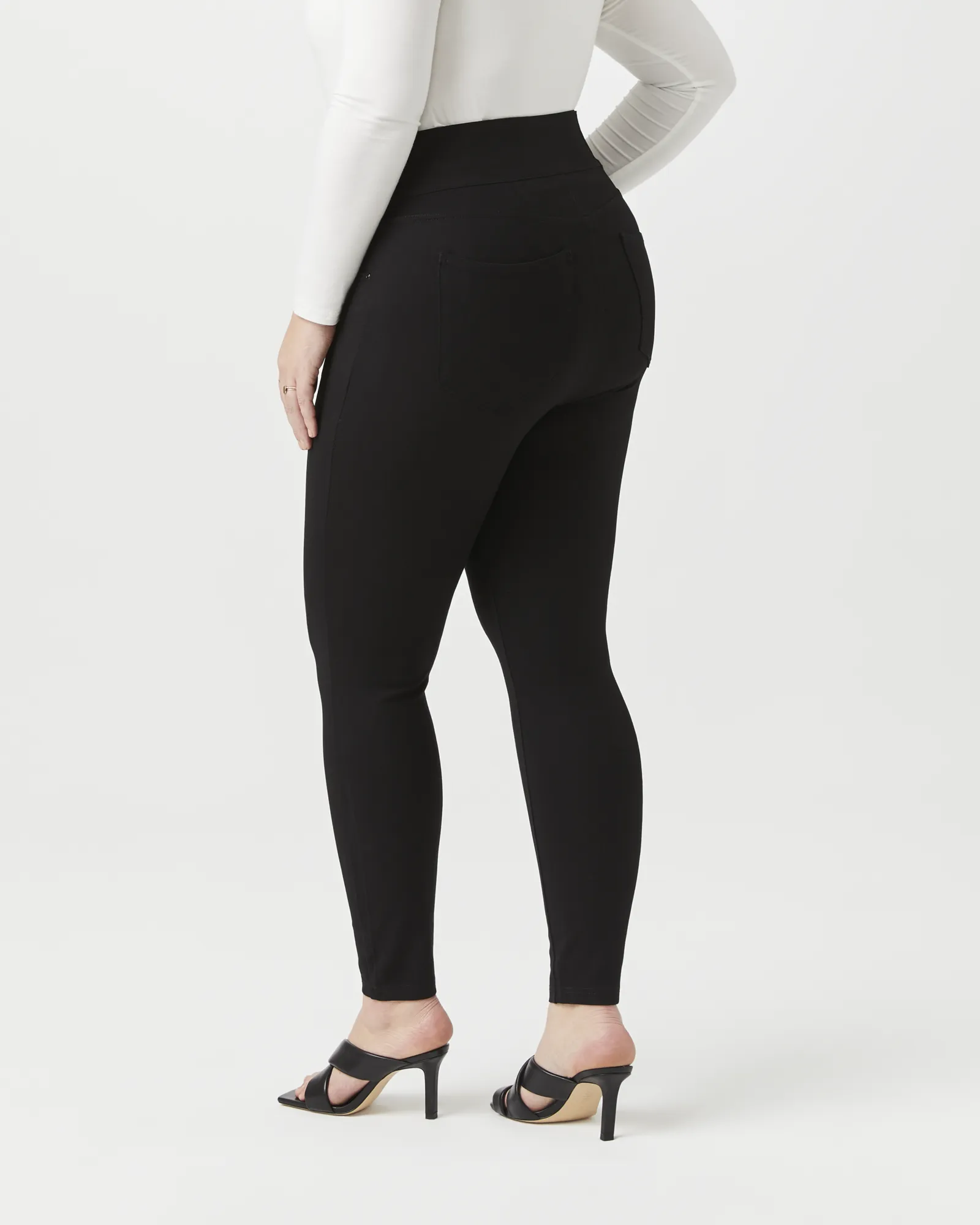 Brianna Ankle Pant | Black