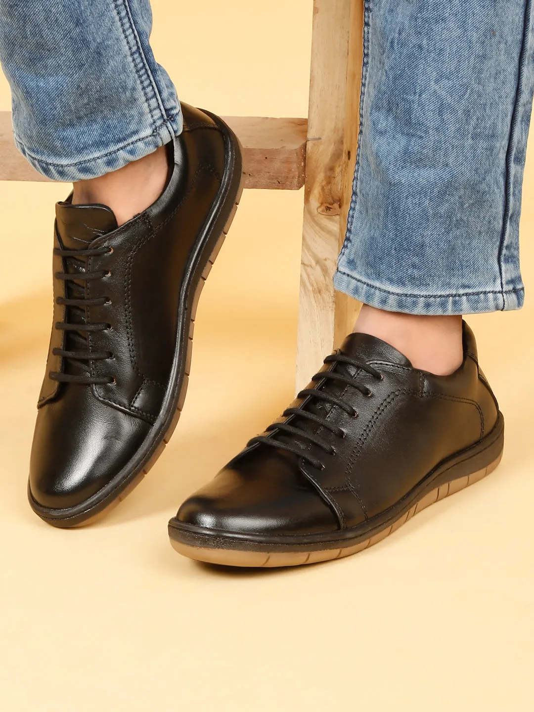 Men's Black Solid Leather Comfort Insole Sneakers