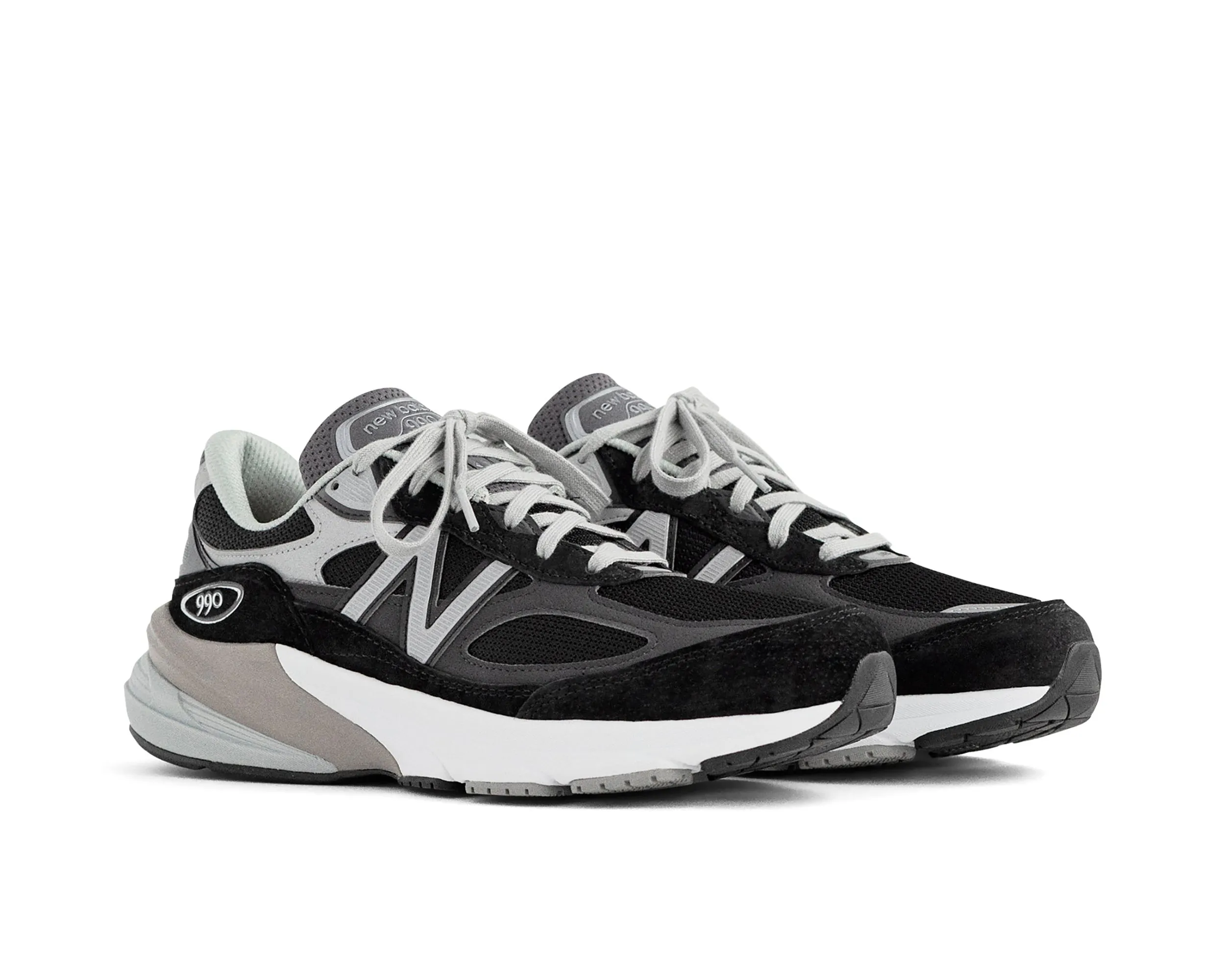 Men`s M990v6 Sneaker