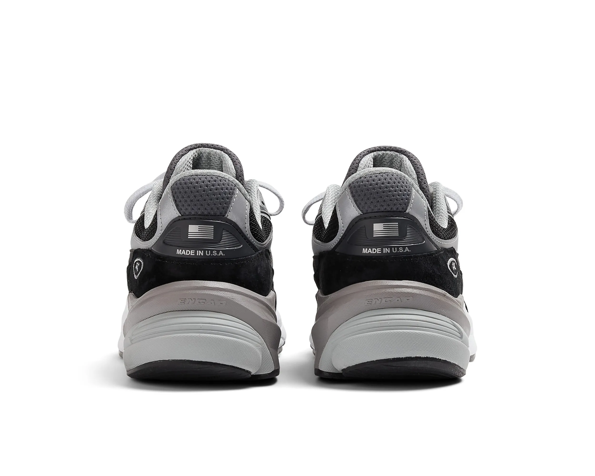 Men`s M990v6 Sneaker